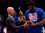 星空体育-羽毛球队回归首秀大放异彩，凯尔特人主场球迷高呼名字